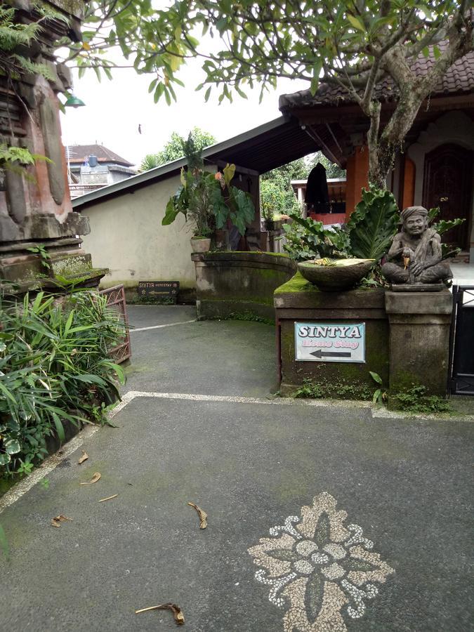 辛提亚寄宿旅馆 乌布 外观 照片